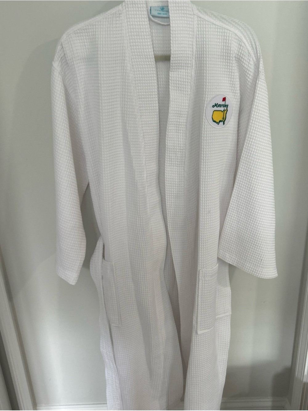 Augusta National Masters White Waffle Weave Spa Robe with Embroidered Patch - Picture 4 of 14